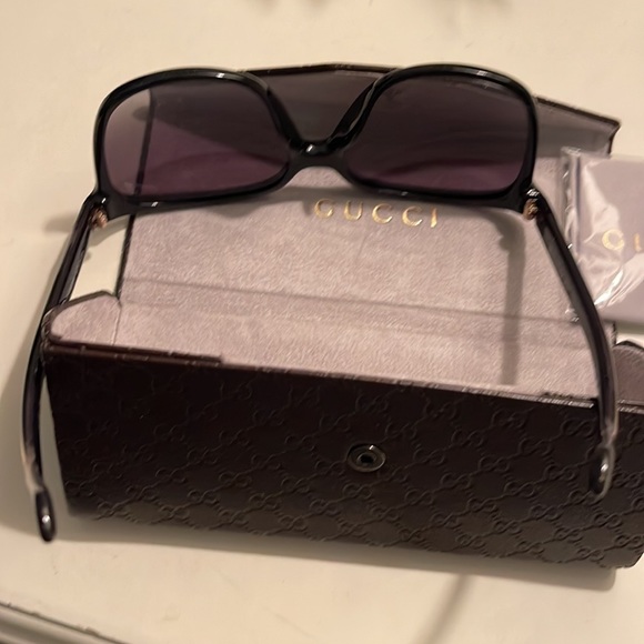 Gucci 100% Authentic Sunglasses - Picture 3 of 3